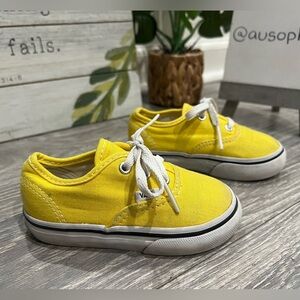 Vans Kids’ Bright Yellow Sneakers w Contrasting White Sole & Laces. Size 6 Baby
